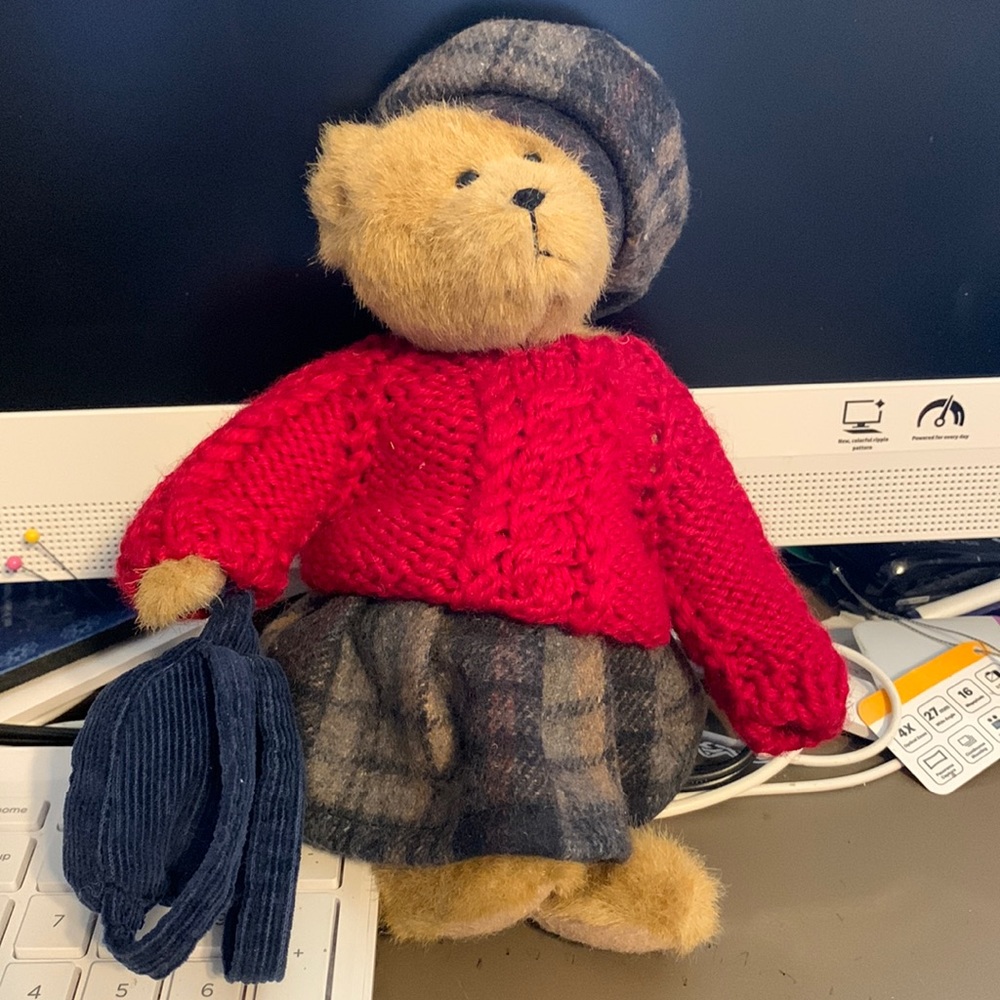Boyds bears artisans series, Jeanine, Jodibear, style number 92000–16